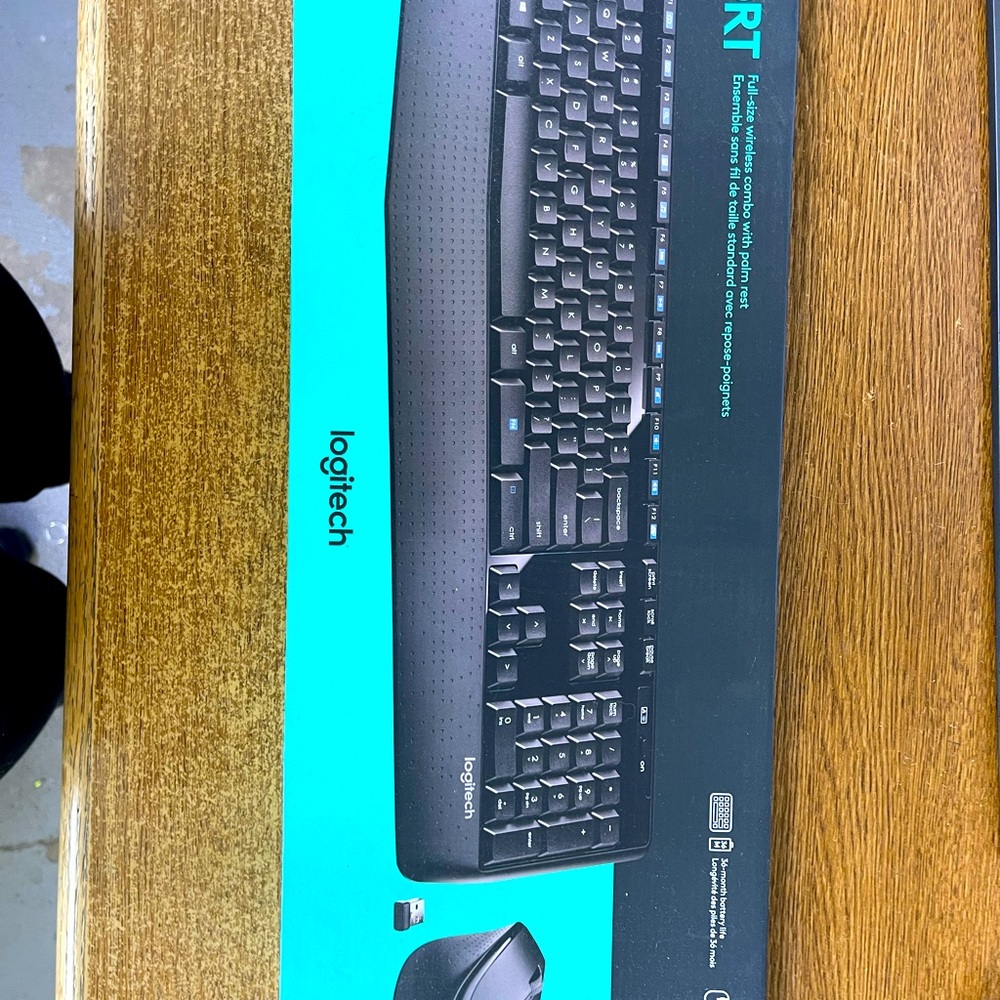 Brand New Logitech Wireless keyboard and Mouse MK345